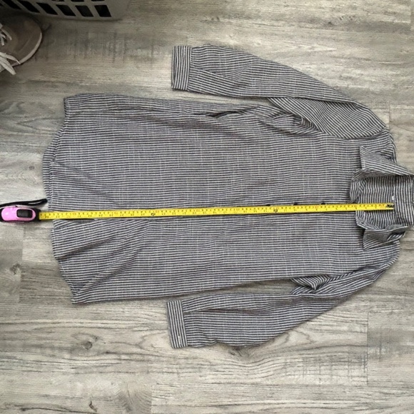 Women's Oversized Linen Gray Striped Button Down Shirt Sz S - Picture 5 of 8